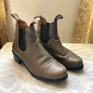 Blundstone 1677 Heeled boot 9.5/10 grayish brown
